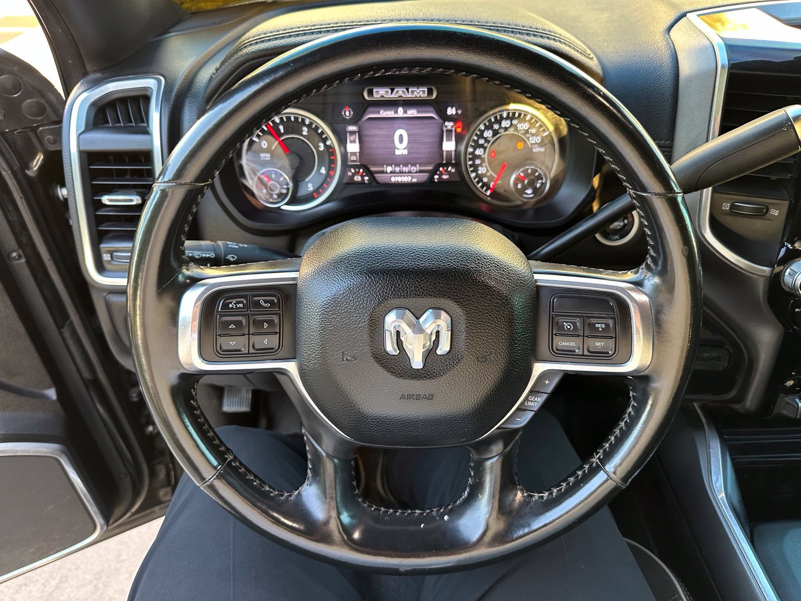 Used 2021 RAM 2500 Laramie AWD/4WD image 3