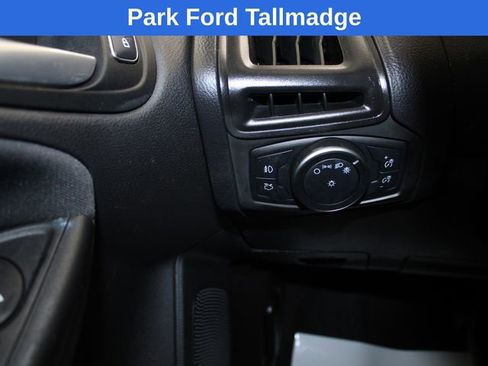 Used 2018 Ford Focus SE w/ SE Appearance Package image 17