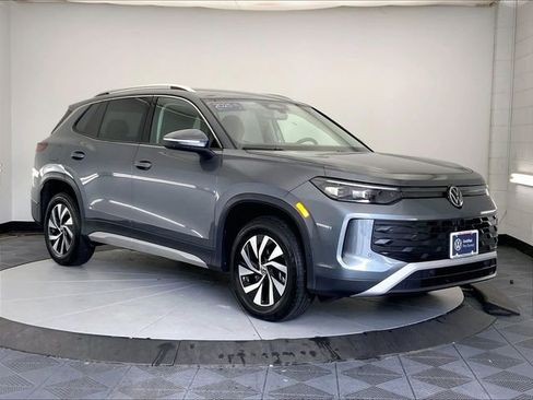 Certified 2025 Volkswagen Tiguan S AWD/4WD image 1