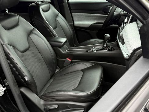 Used 2025 Jeep Compass Latitude image 12