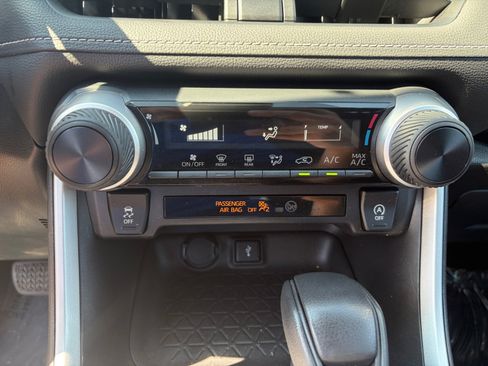 Used 2020 Toyota RAV4 LE w/ All Weather Liner Package AWD/4WD image 21