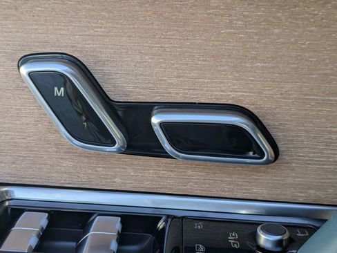 New 2026 Land Rover Range Rover SV image 21