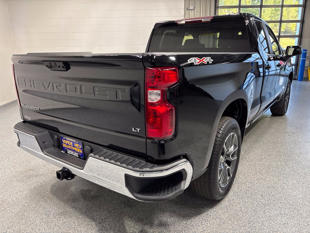 Used 2024 Chevrolet Silverado 1500 LT AWD/4WD image 7
