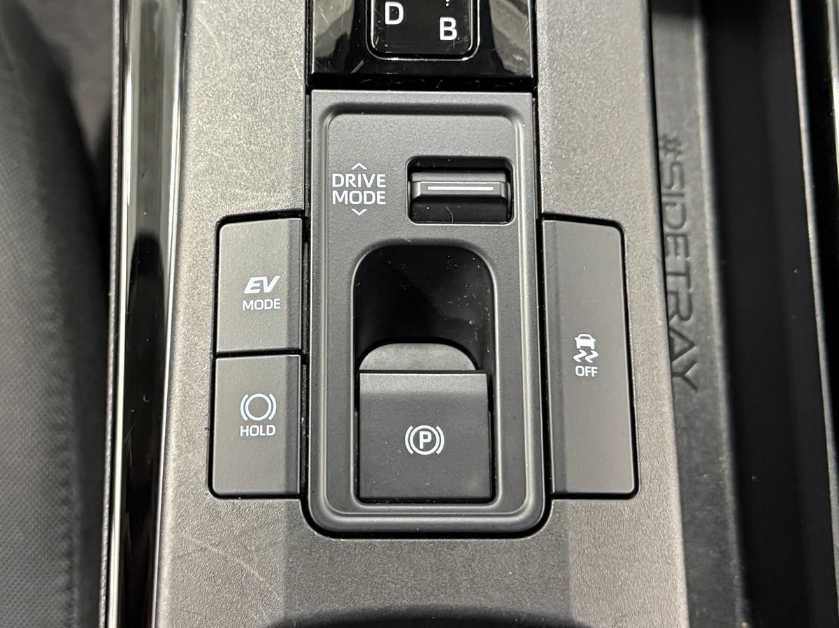 Used 2025 Toyota Prius LE FWD image 24