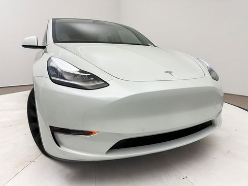 Used 2021 Tesla Model Y Long Range image 2