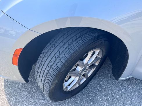 Used 2024 Chrysler Pacifica Touring-L image 31