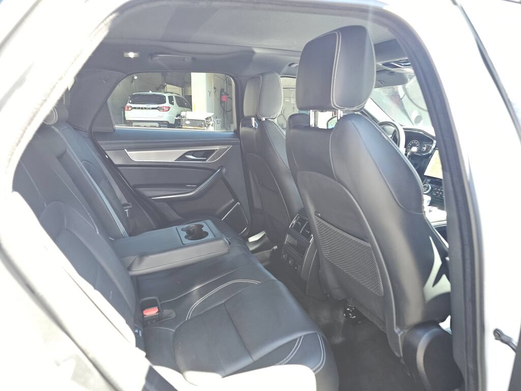 Used 2025 Jaguar F-PACE R-Dynamic S AWD/4WD image 15
