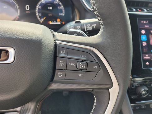 New 2025 Jeep Grand Cherokee L Altitude image 33