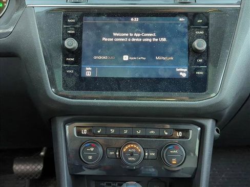 Used 2019 Volkswagen Tiguan SE image 11