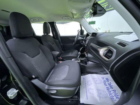 Used 2017 Jeep Renegade Latitude w/ Cold Weather Group image 28