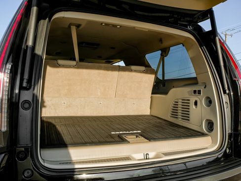 Used 2019 Cadillac Escalade ESV Premium Luxury image 58