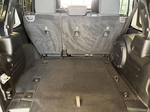 Used 2018 Jeep Wrangler Unlimited Sport S image 28