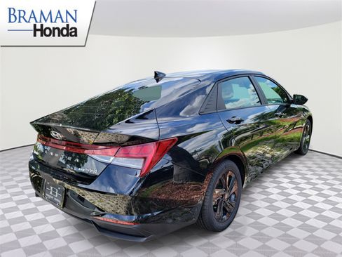 Used 2023 Hyundai Elantra Blue FWD image 3
