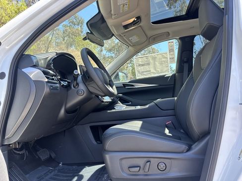 New 2026 INFINITI QX60 Luxe w/ Family Package image 30