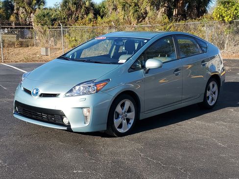 Used 2015 Toyota Prius Five image 8