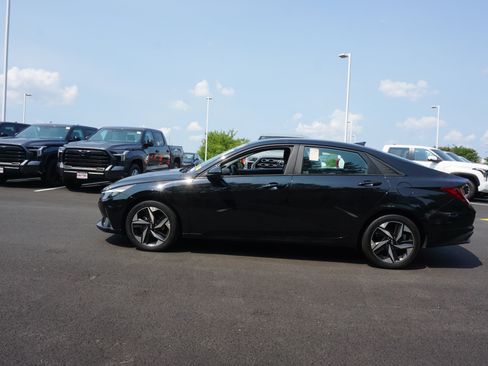 Used 2023 Hyundai Elantra SEL w/ Convenience Package FWD image 5