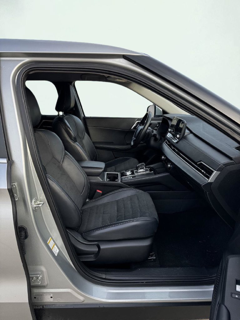 Used 2024 Mitsubishi Outlander SE AWD/4WD image 34