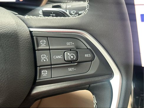 New 2025 Jeep Grand Cherokee Limited w/ Luxury Tech Group II image 42