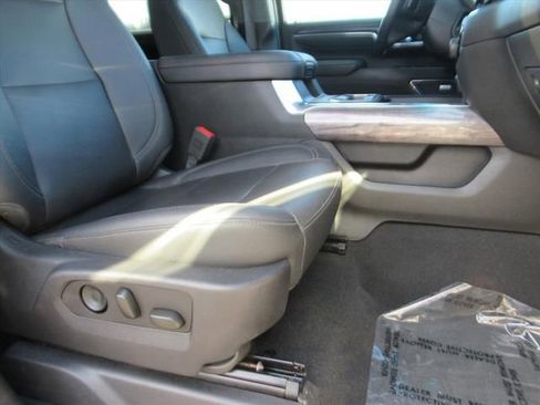 Used 2024 Chevrolet Silverado 2500 LTZ w/ LTZ Convenience Package image 12