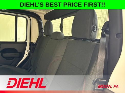 New 2026 Jeep Gladiator Rubicon w/ Steel Power Dome Hood Package AWD/4WD image 16