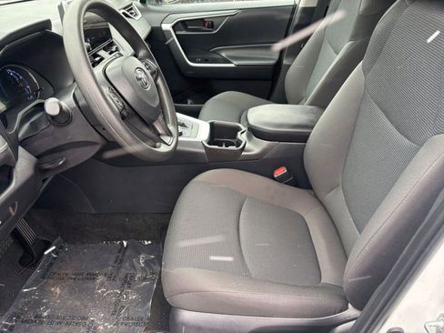 Used 2025 Toyota RAV4 LE image 21