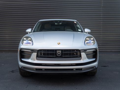 Used 2026 Porsche Macan AWD/4WD image 25