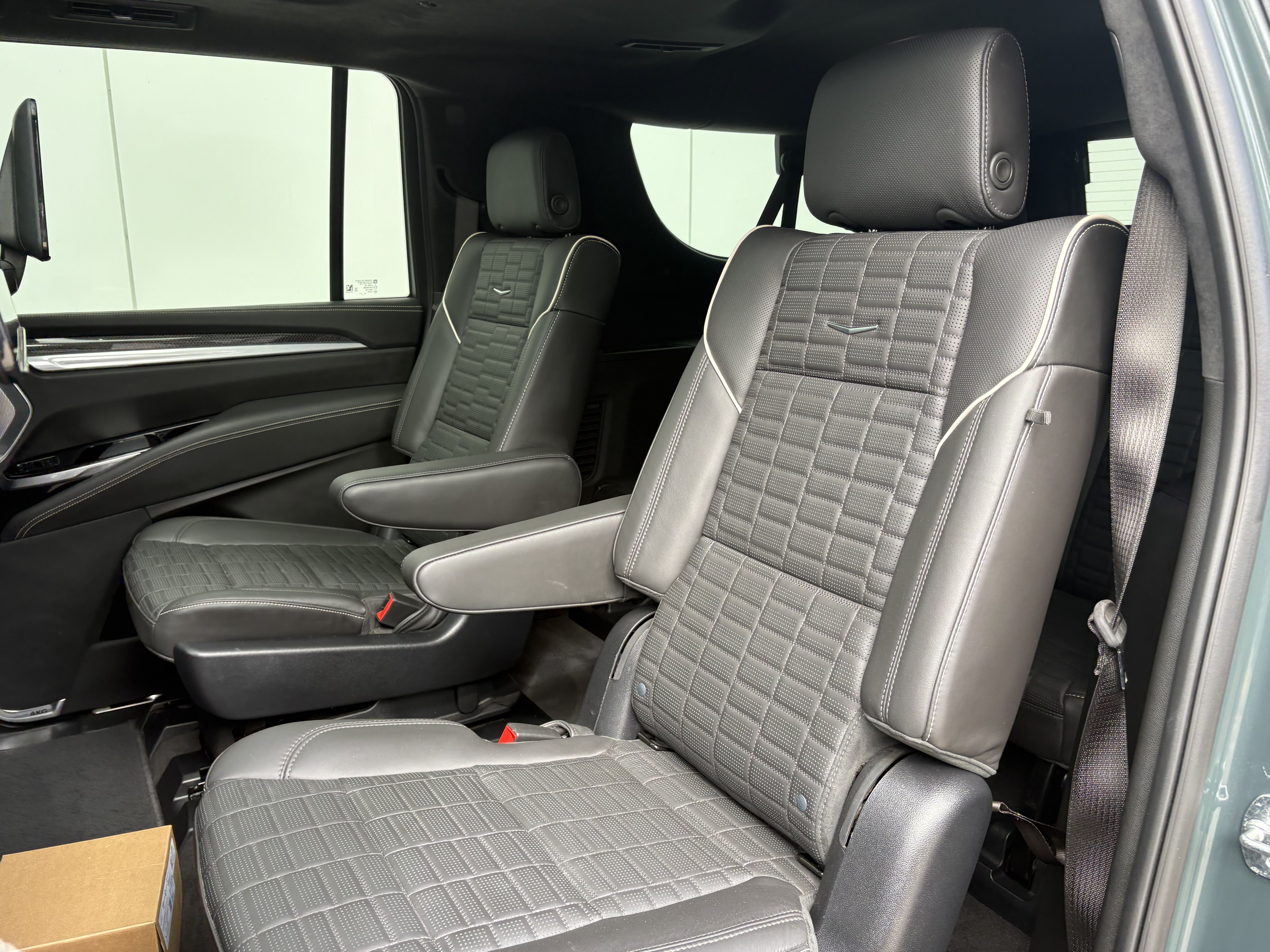 Certified 2025 Cadillac Escalade ESV V AWD/4WD image 13