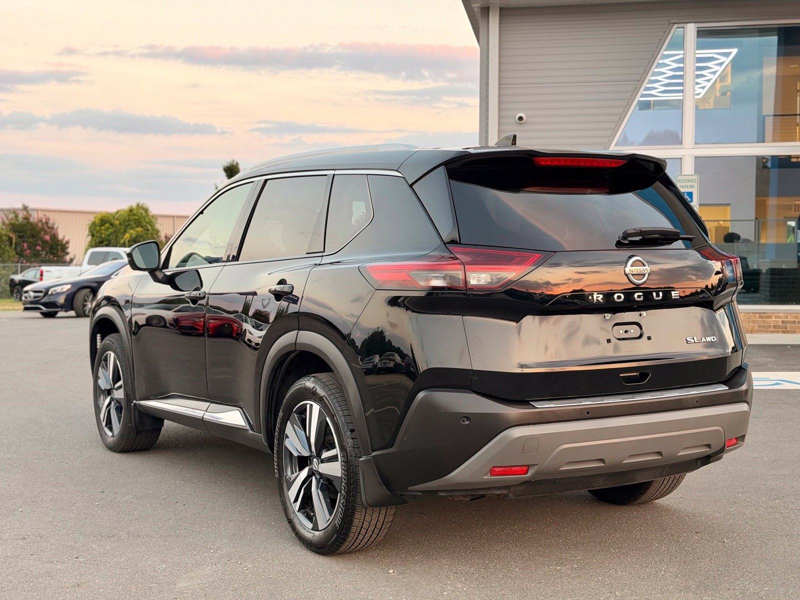 Used 2021 Nissan Rogue SL w/ Premium Package AWD/4WD image 12