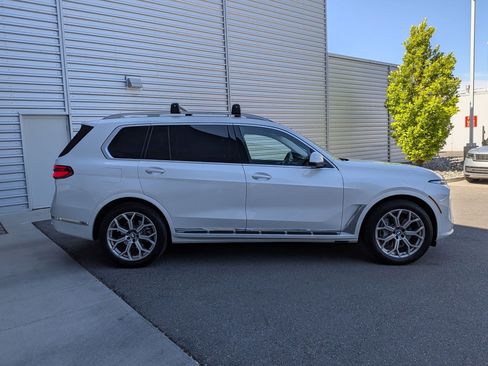 Used 2024 BMW X7 xDrive40i w/ Premium Package AWD/4WD image 2