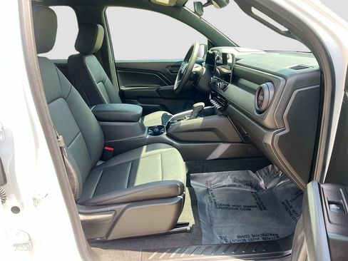 Used 2026 Chevrolet Colorado W/T RWD image 27