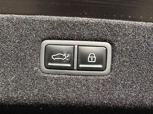 Used 2025 Genesis G90 3.5T image 14