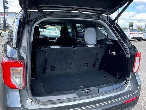 Used 2021 Ford Explorer XLT w/ Equipment Group 202A image 31