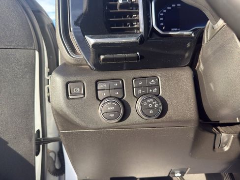 Used 2024 Chevrolet Silverado 3500 High Country w/ High Country Premium Package image 9