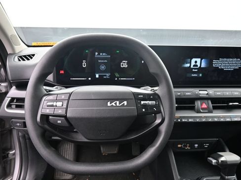 Used 2025 Kia K4 FWD image 19