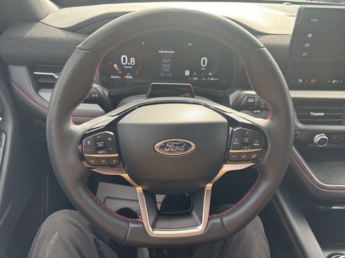 Used 2025 Ford Explorer ST-Line w/ ST-Line Street Pack image 18