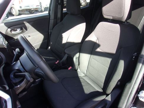 Used 2019 Jeep Renegade Latitude image 9