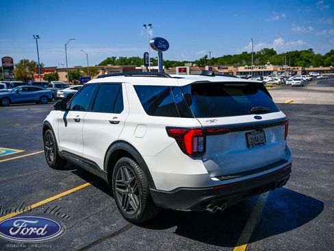 Used 2025 Ford Explorer ST image 5