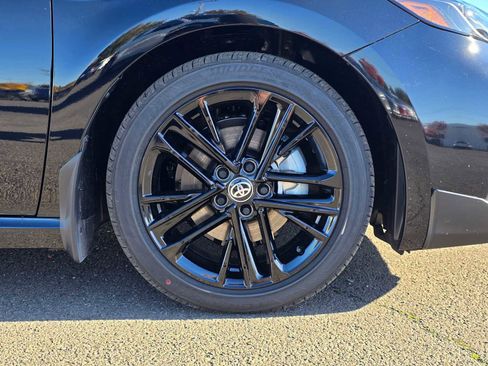 Used 2025 Toyota Camry SE image 9