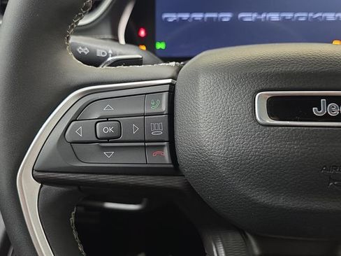 Used 2024 Jeep Grand Cherokee Altitude AWD/4WD image 16