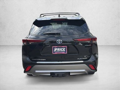 Used 2024 Toyota Highlander Platinum AWD/4WD image 6