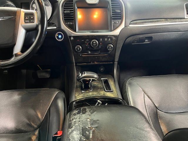 Used 2013 Chrysler 300 C RWD image 21