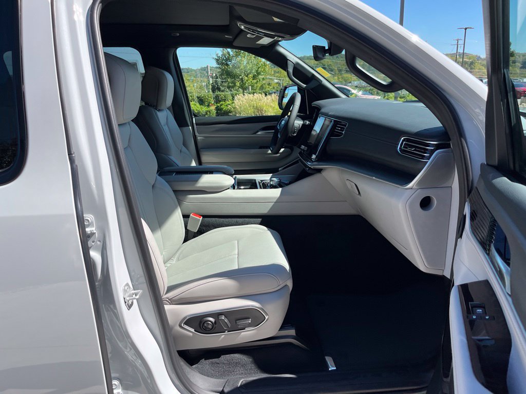 New 2027 Jeep Grand Wagoneer Limited AWD/4WD image 27