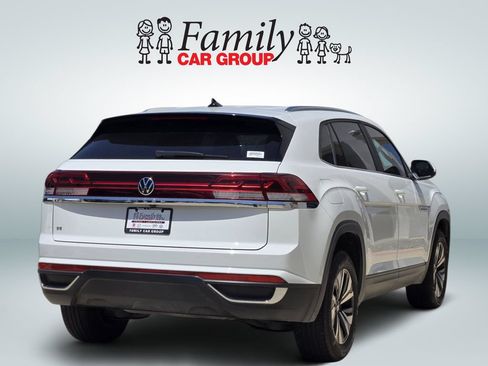 Used 2024 Volkswagen Atlas Cross Sport SE FWD image 4