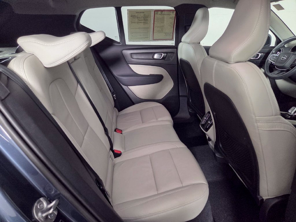 Used 2022 Volvo XC40 T4 Inscription FWD image 28