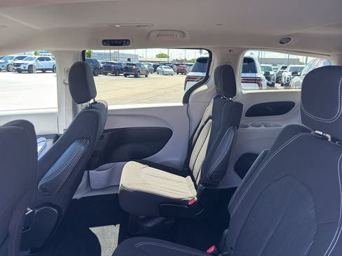 Used 2024 Chrysler Voyager LX FWD image 28
