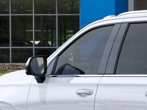 New 2026 Chevrolet Suburban LT AWD/4WD image 12
