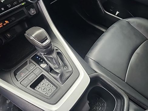 Used 2021 Toyota RAV4 XLE Premium image 25