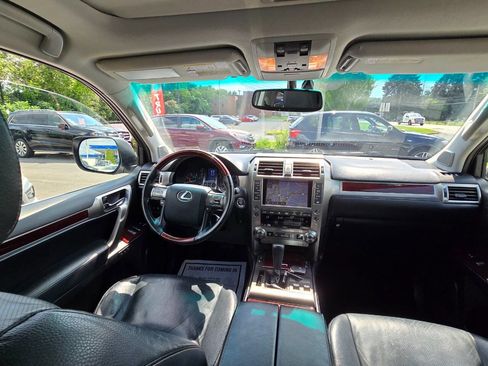 Used 2015 Lexus GX 460 w/ Premium Package image 32