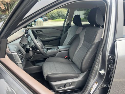 Certified 2023 Nissan Rogue SV FWD image 17