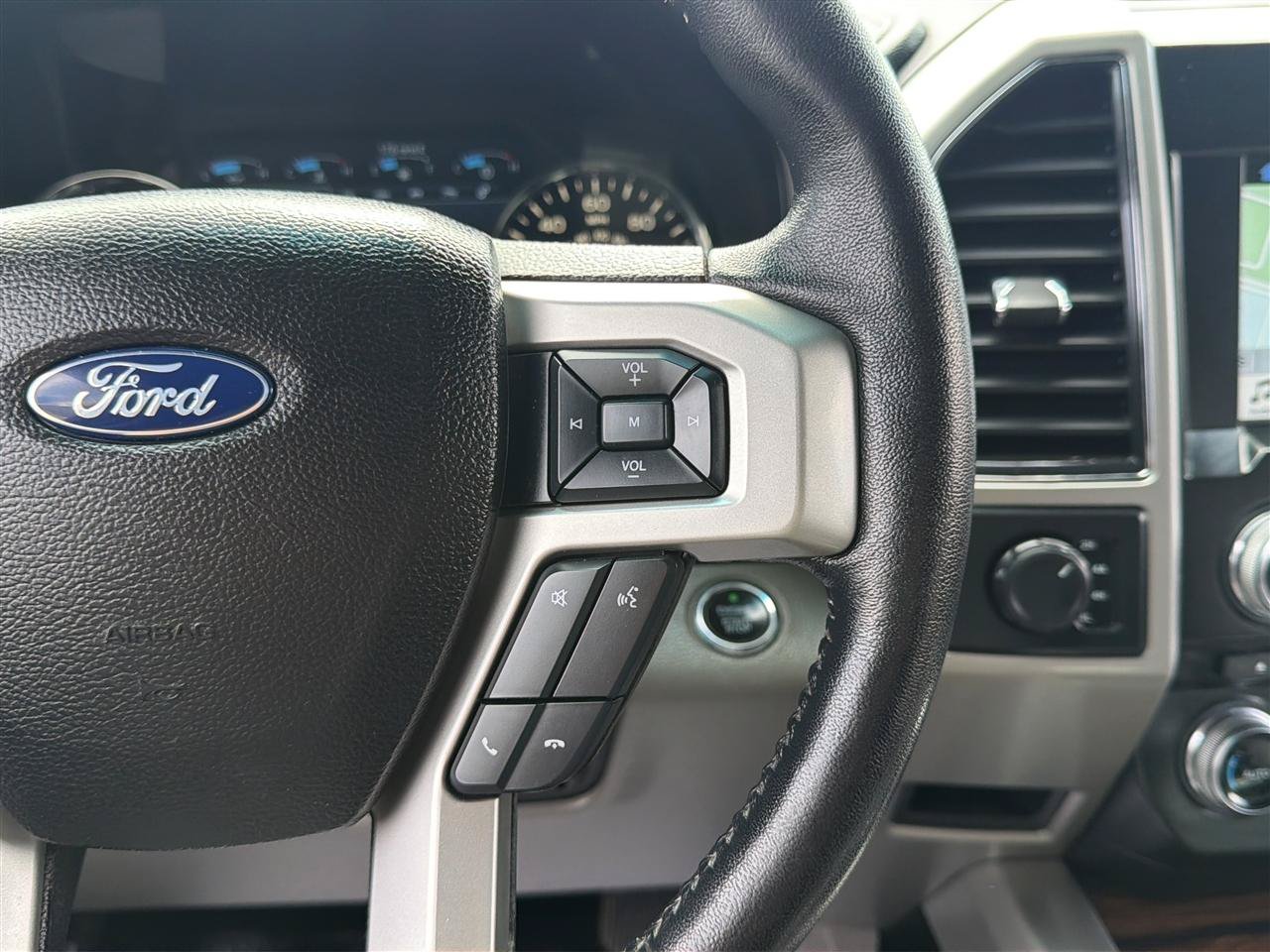 Used 2017 Ford F150 Lariat w/ Equipment Group 502A Luxury AWD/4WD image 26
